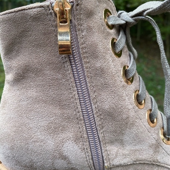 Beast boot from Buckle. Taupe color w/coppery gold detail 2.5” heel. size 6 NWOB - Picture 2 of 16